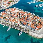 1 Bedroom Amazing Apartment In Vodice Apartment *