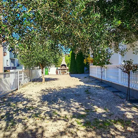 Appartement Awesome In With Wifi Vodice